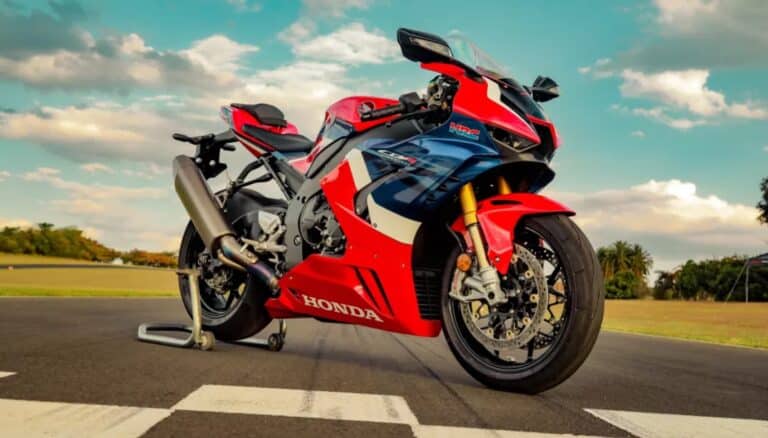 Honda CBR Fireblade a grande campea do premio Moto do Ano - Moto Honda Motopel