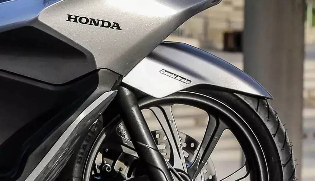 detalhe roda da moto honda pcx com freio cbs - Moto Honda Motopel