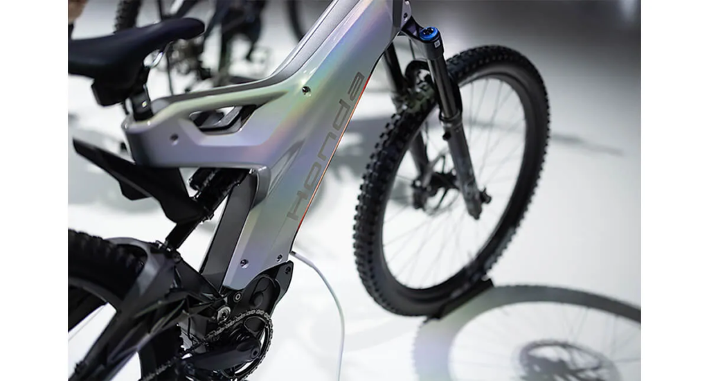 detalhe do quadro da bicicleta eletrica honda e mtb prata - Moto Honda Motopel