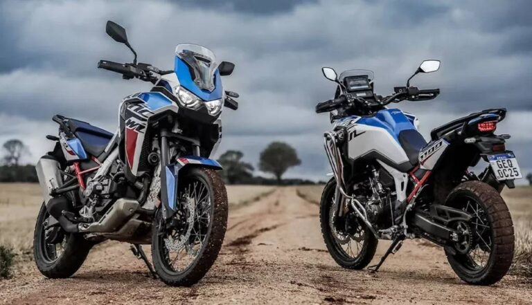 duas motocicletas africa twin paradas estrada terra - Moto Honda Motopel