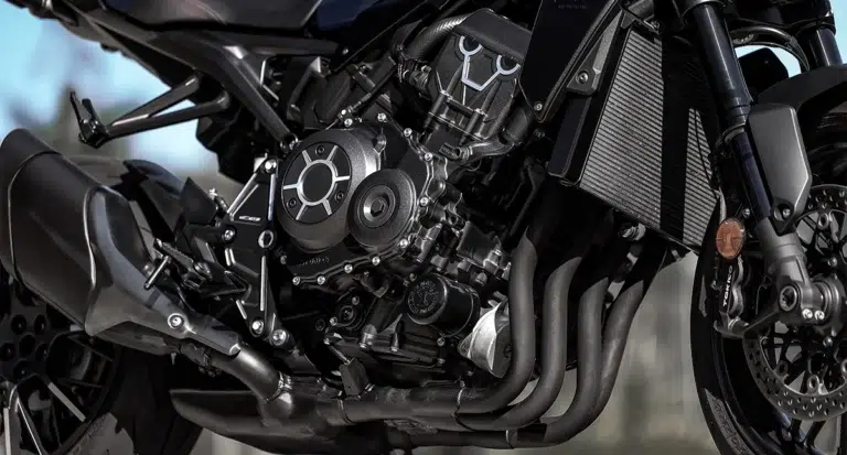 detalhe do motor e radiador da motocicleta honda cb 1000 - Moto Honda Motopel