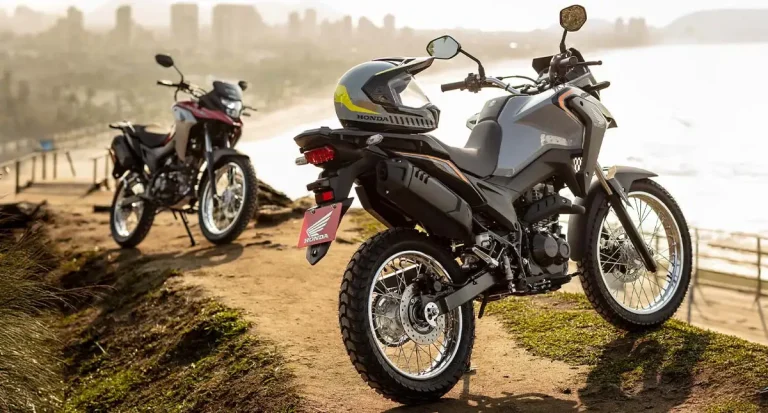 novas honda xre 190 cinza e vermelha com praia ao fundo - Moto Honda Motopel